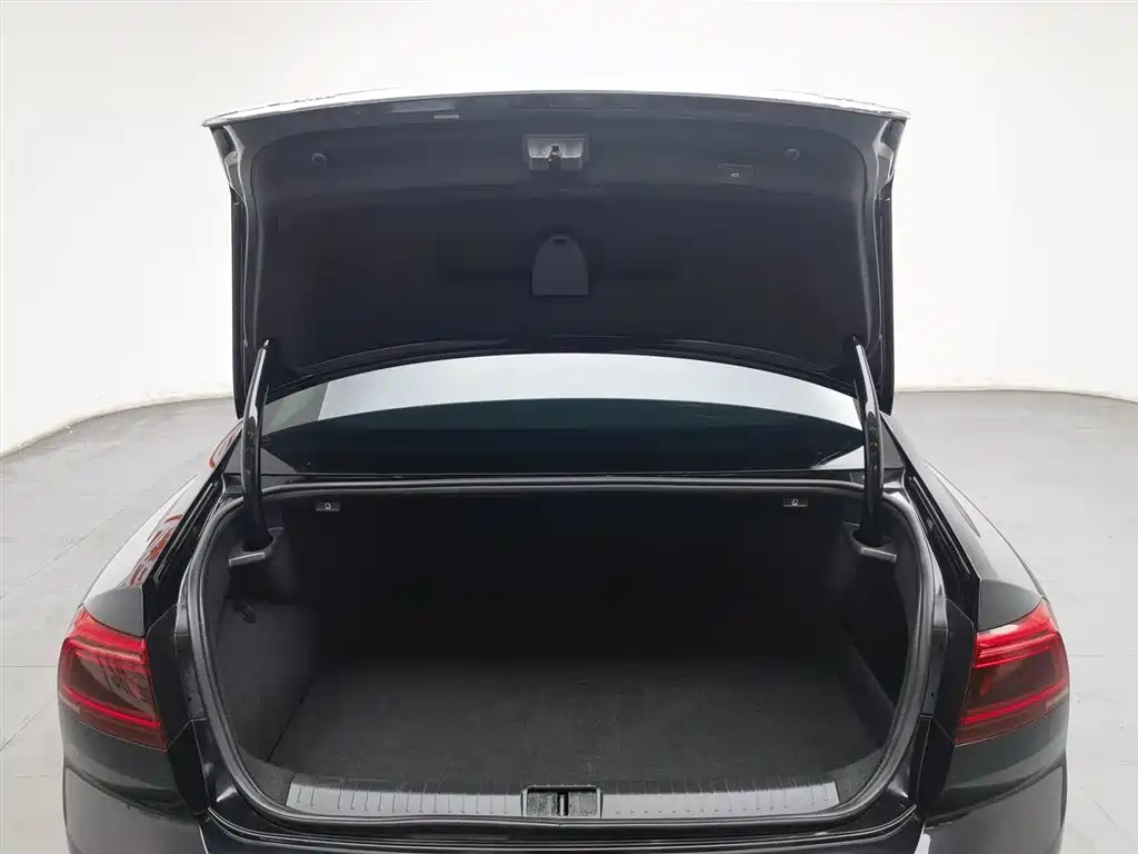 Volkswagen Magotan GTE Plug-in Hybrid 2022 GTE Premium фото 16
