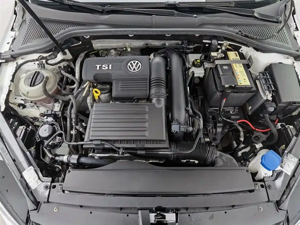 Volkswagen Golf 2020 200TSI DSG Comfort Progressive Edition фото 6