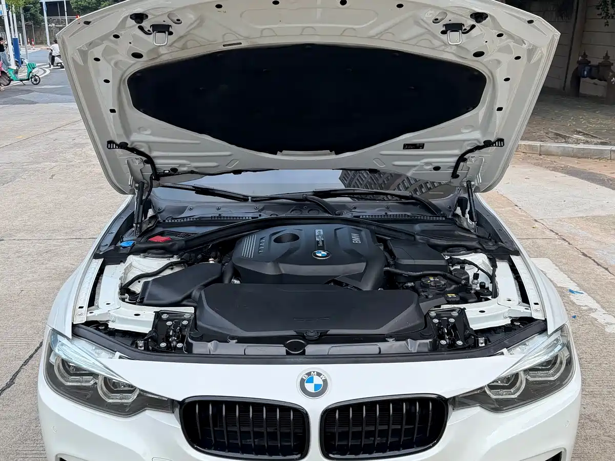 Photo 15 - BMW 3 Series