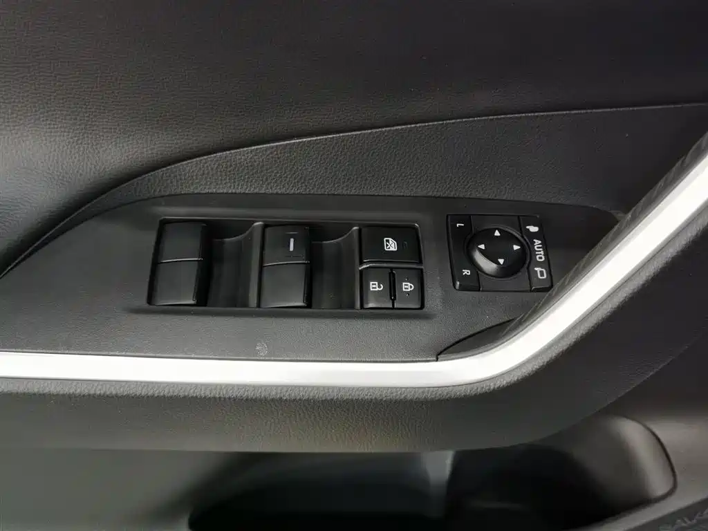 Toyota RAV4 Rongfang 2023 2.0L CVT FWD Style Plus Edition фото 9