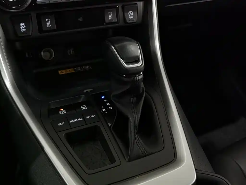Toyota RAV4 Rongfang 2023 2.0L CVT FWD Style Plus Edition фото 13