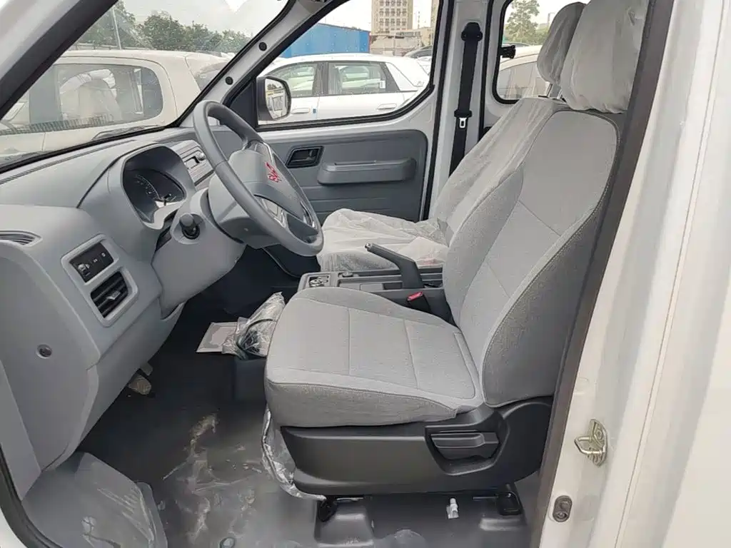 Wuling Motors Wuling Yangguang 2026 2024 300KM Comfort Bus Version 75kW