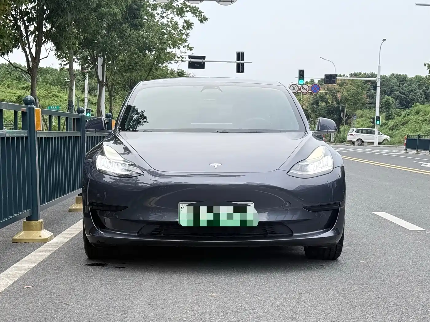 Фото 2 - Tesla Model 3