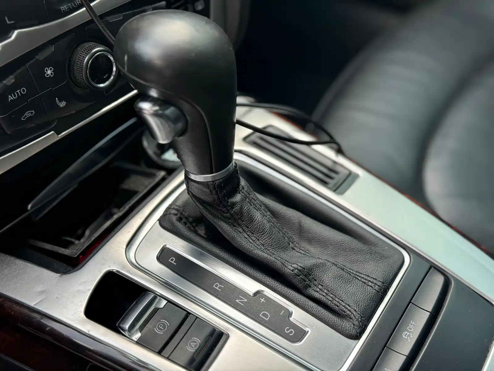 Фото 12 - Audi A4L