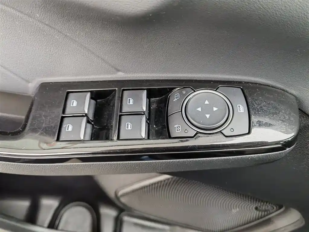 FORD RUIJI