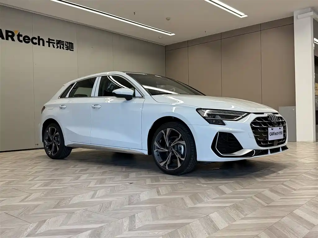 Audi A3 2025 Sportback 35TFSI Flying Premium фото 2