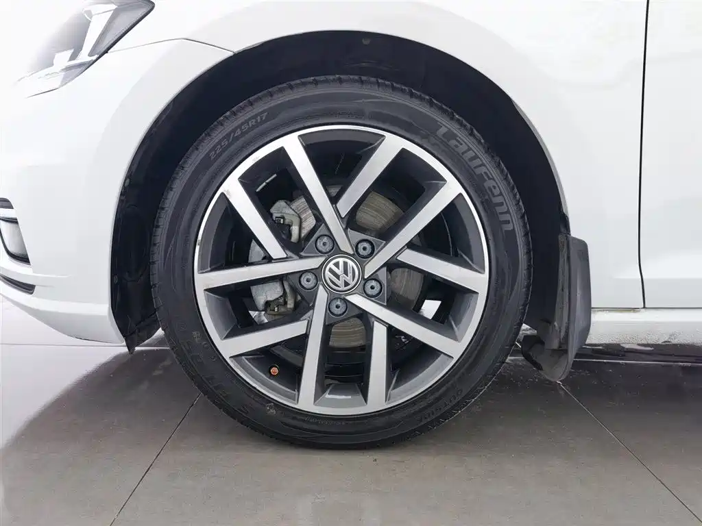Volkswagen Golf 2020 200TSI DSG Comfort Progressive Edition фото 17