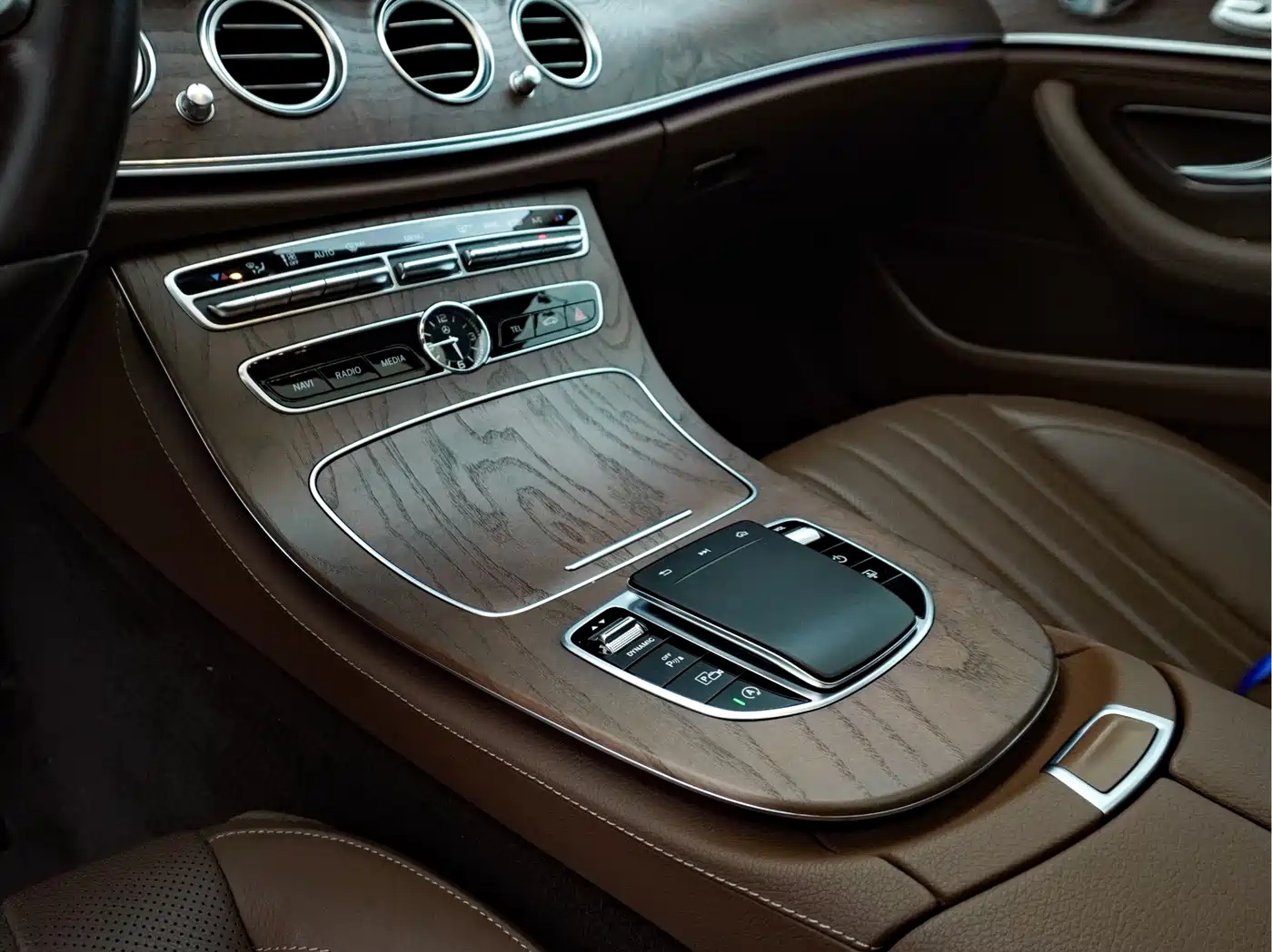 Mercedes-Benz E-Class 2020 Facelift E 300 L Exclusive фото 28