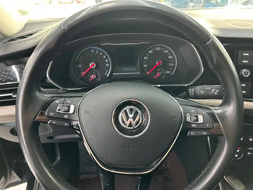 VOLKSWAGEN PASSAT NEW ENERGY