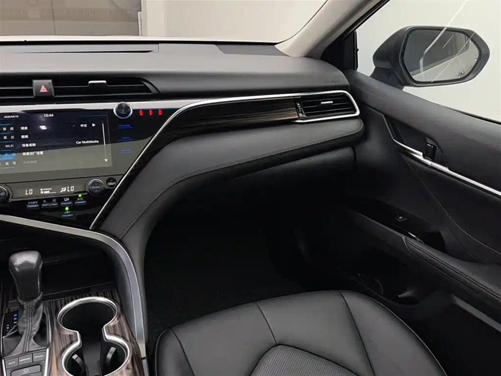Toyota Camry 2019 2.5G Luxury Edition China VI фото 16