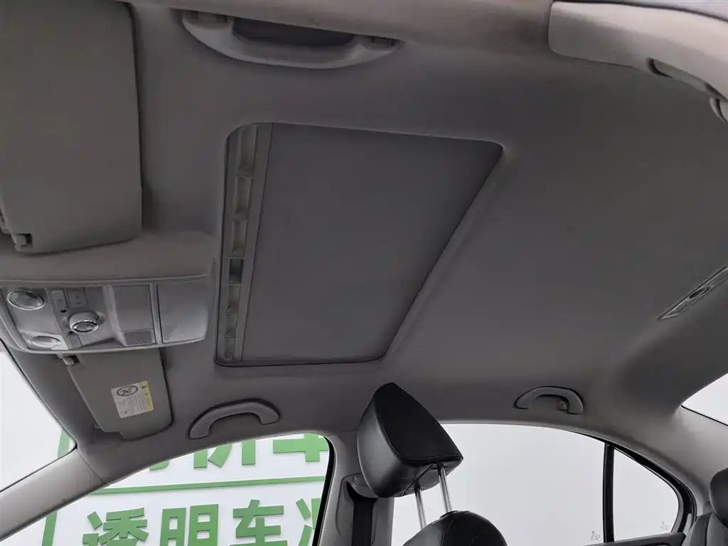 Volkswagen Sagitar 2015 1.6L Automatic Comfort фото 14