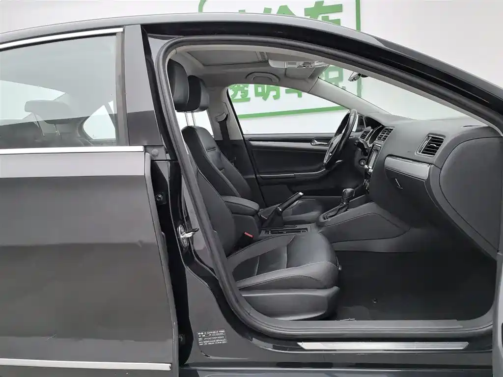 Volkswagen Sagitar 2015 1.6L Automatic Comfort фото 23