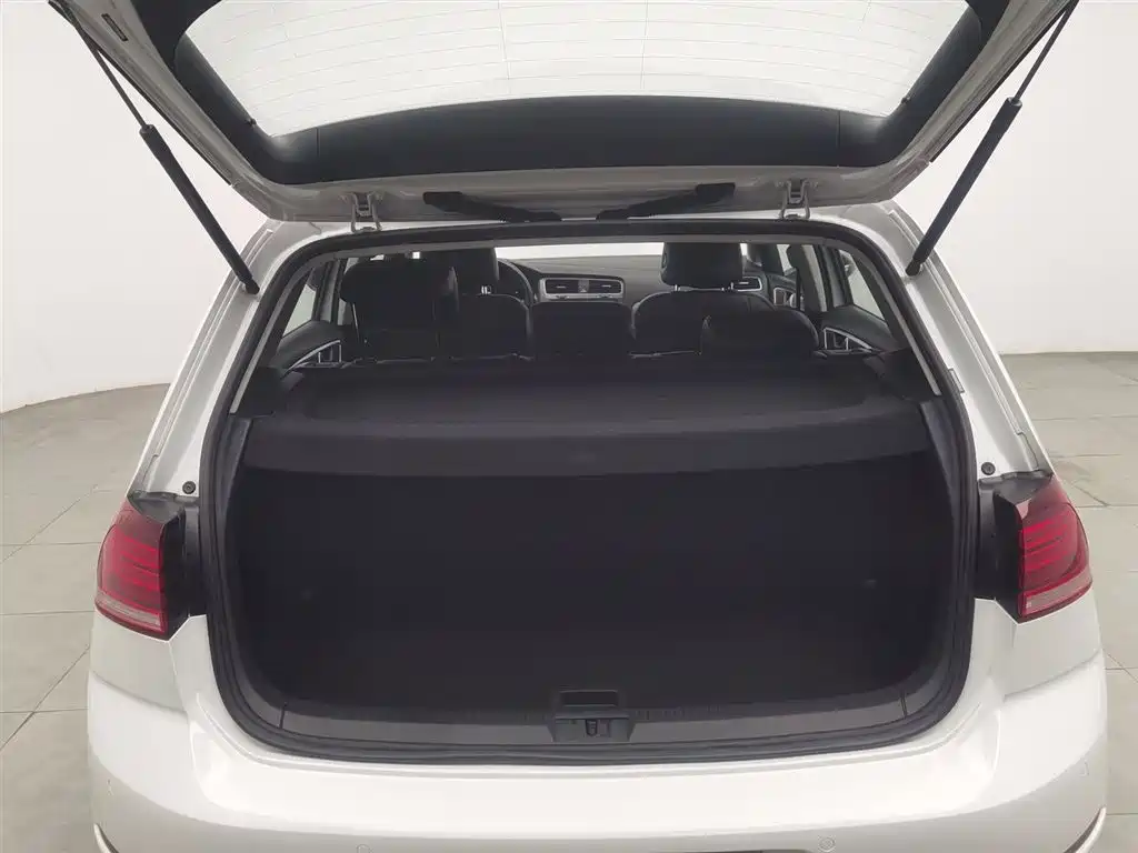 Volkswagen Golf 2018 1.6L Automatic Comfort фото 16