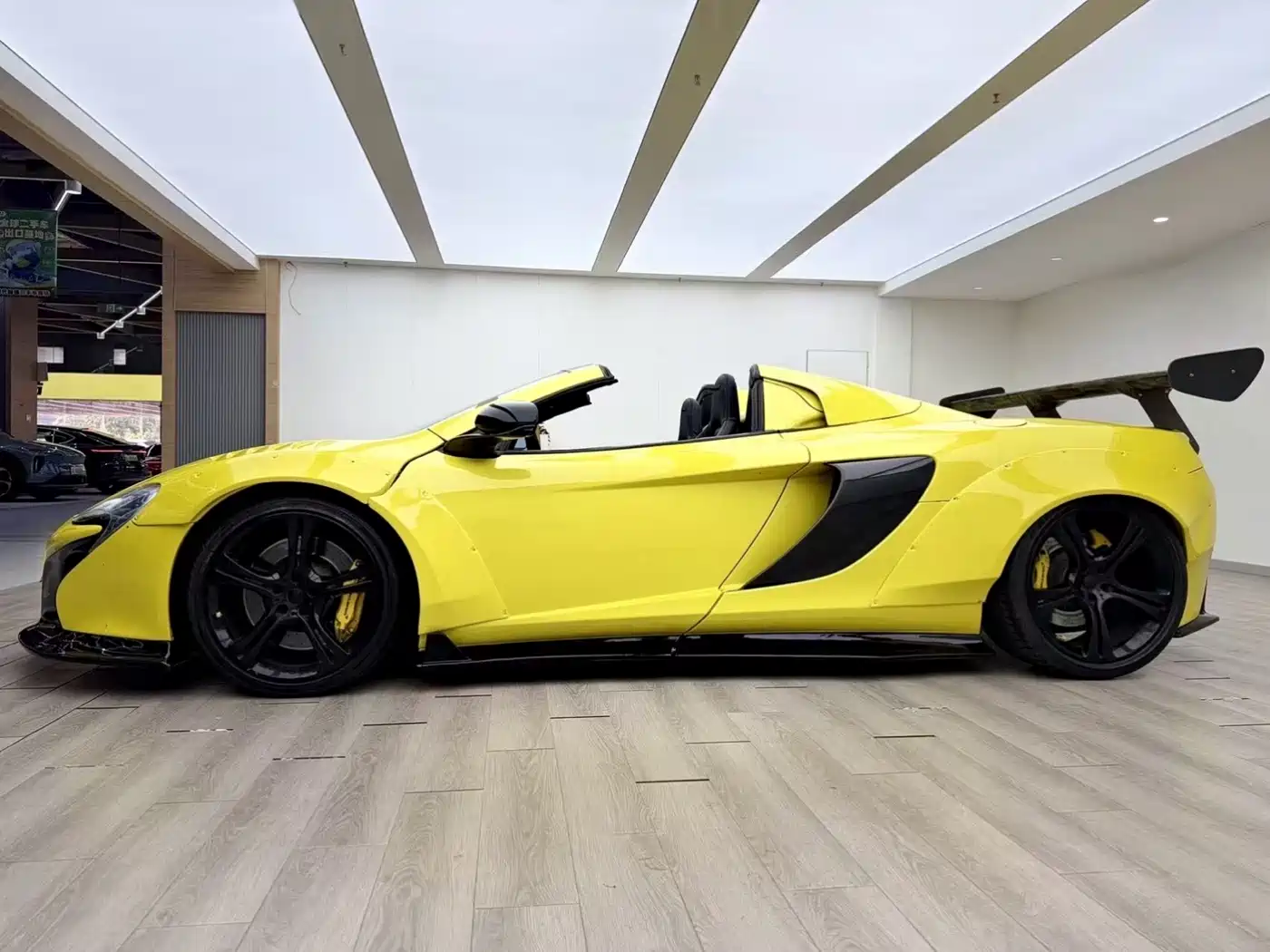 McLaren 12C 2013 3.8T SPIDER 50th Anniversary Edition фото 3
