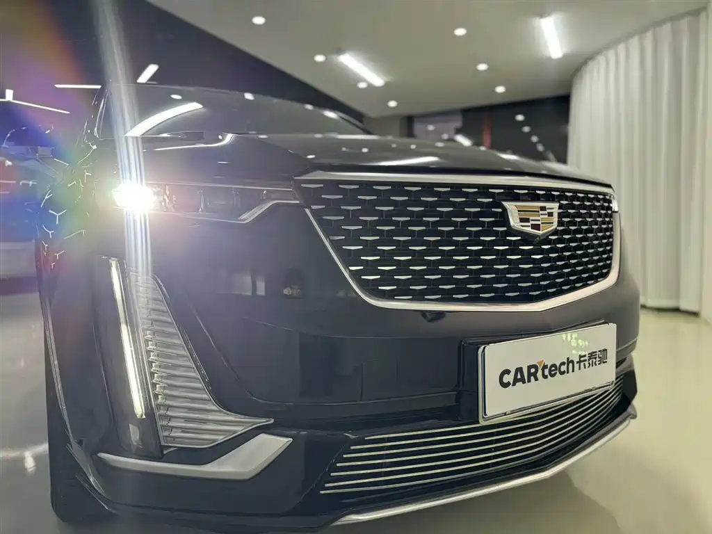 CADILLAC XT6
