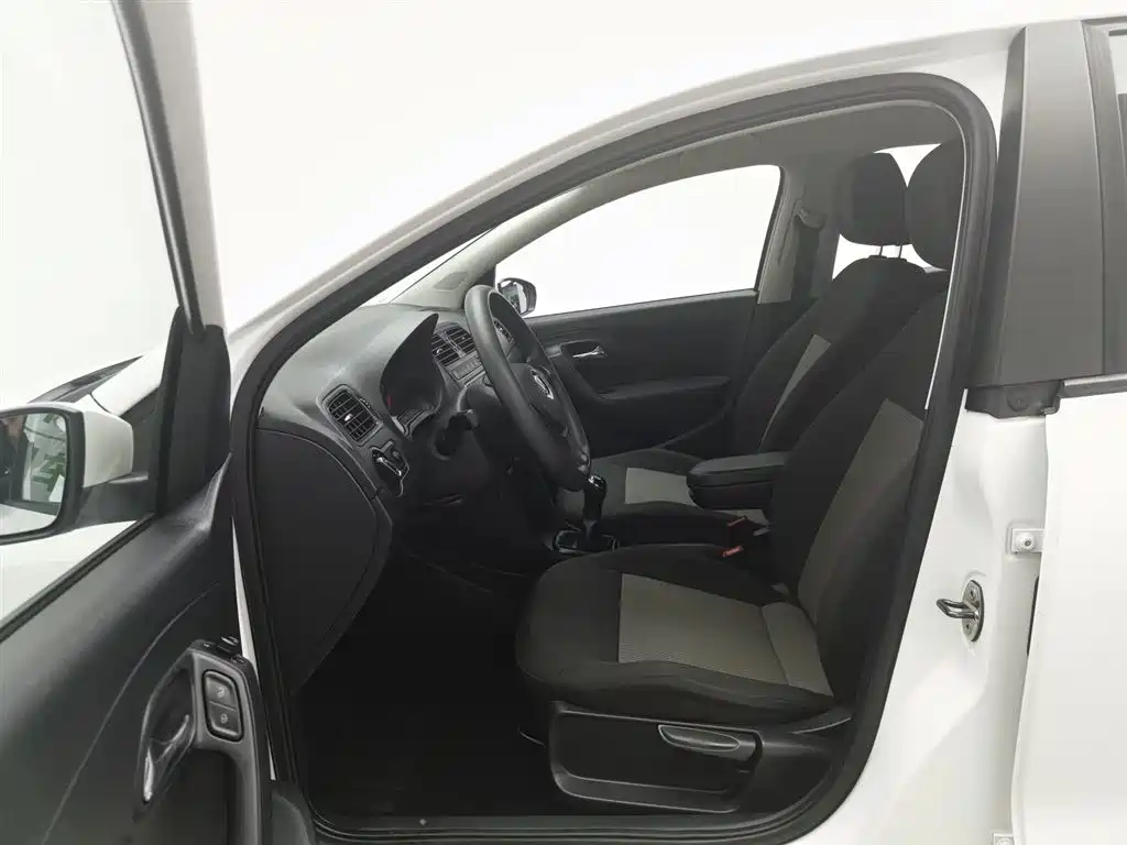 Volkswagen Polo 2018 1.5L Manual Safe Drive фото 10