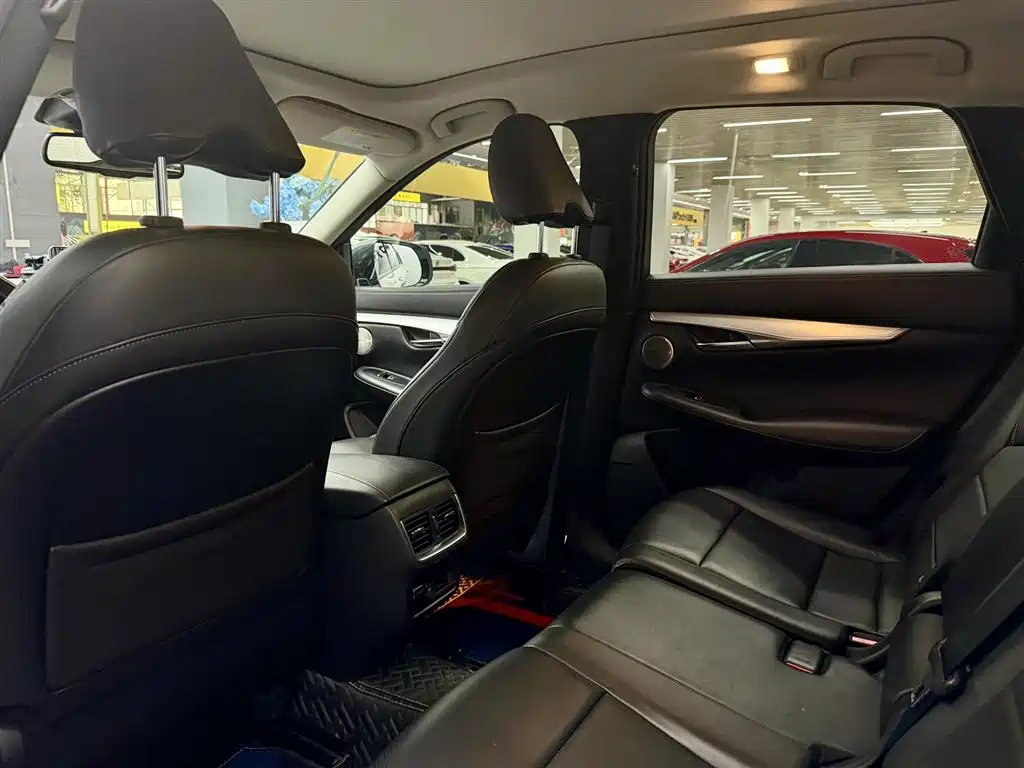 Photo 11 - Infiniti QX50