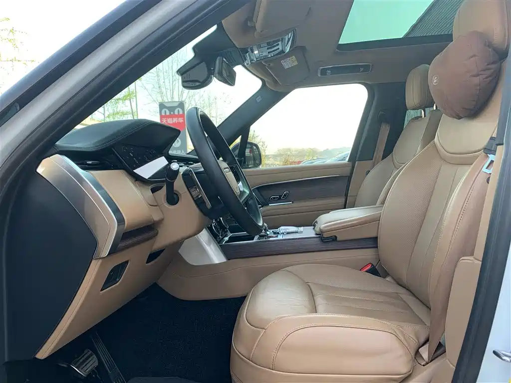 Land Rover Range Rover 2023 3.0 L6 360PS Golden Age Edition фото 9