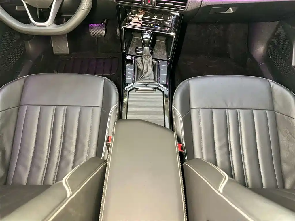 Volkswagen Passat 2023 330TSI Starlight Elite Edition фото 20
