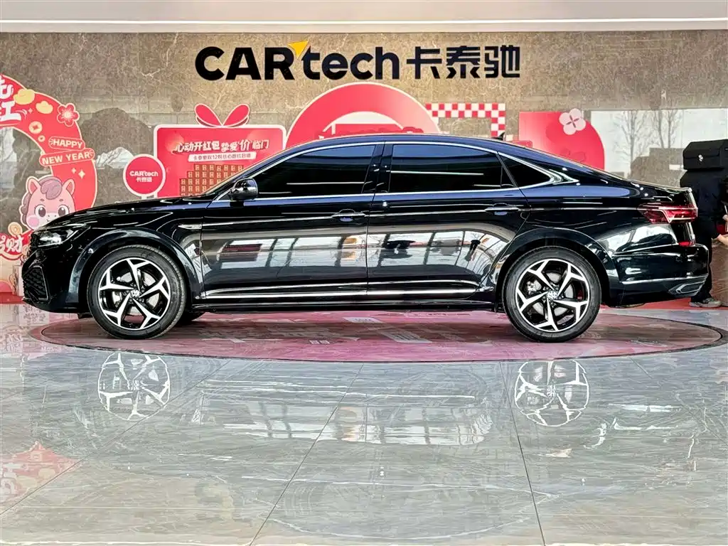 Volkswagen Passat 2023 330TSI Starlight Elite Edition фото 8