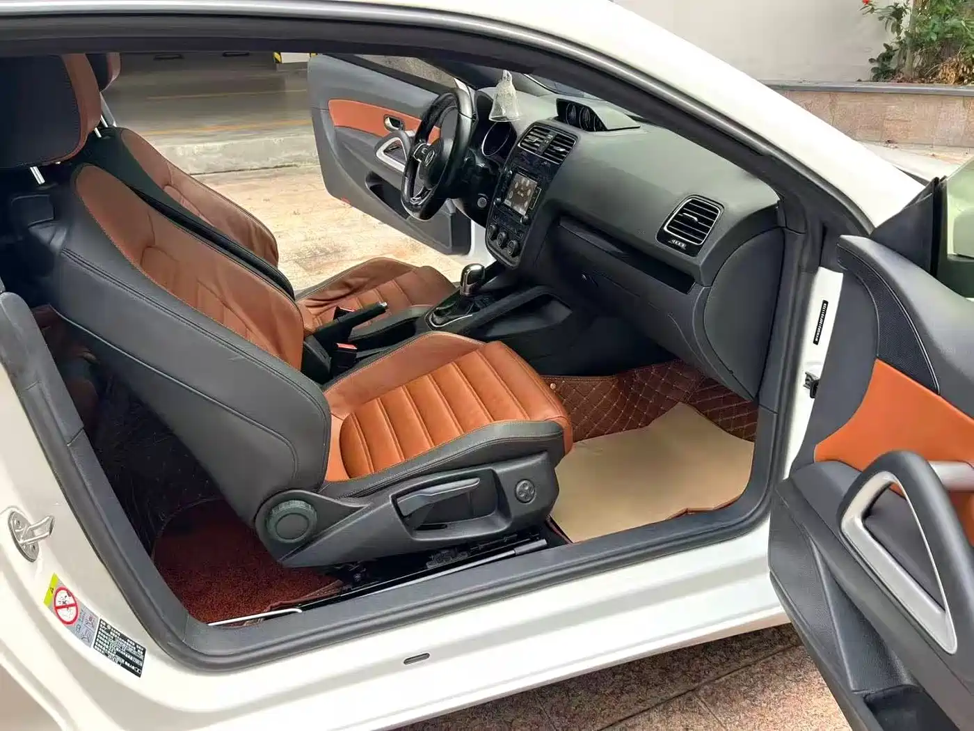 Volkswagen Scirocco 2015 2.0TSI Luxury Edition фото 5