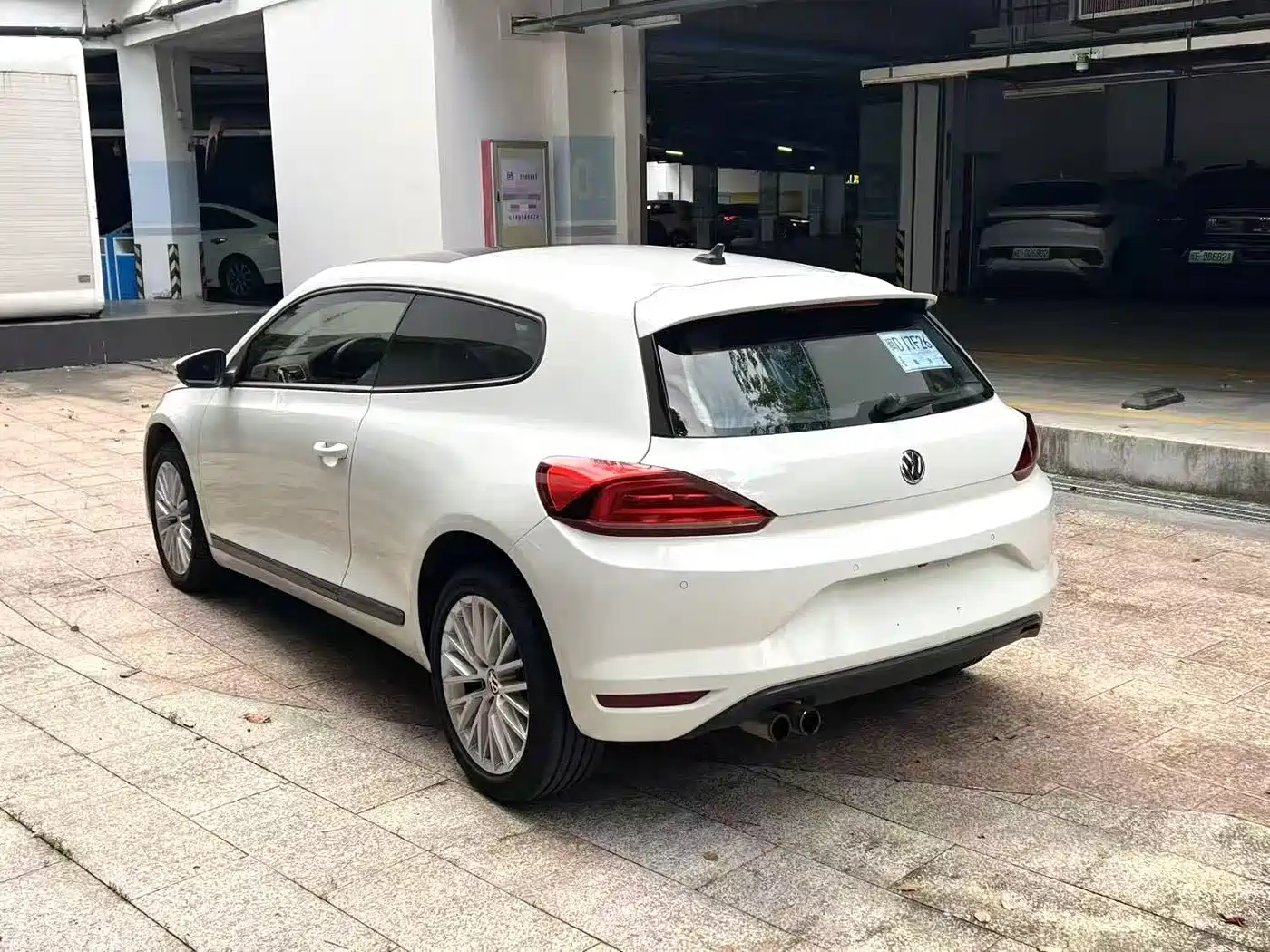 Volkswagen Scirocco 2015 2.0TSI Luxury Edition фото 8