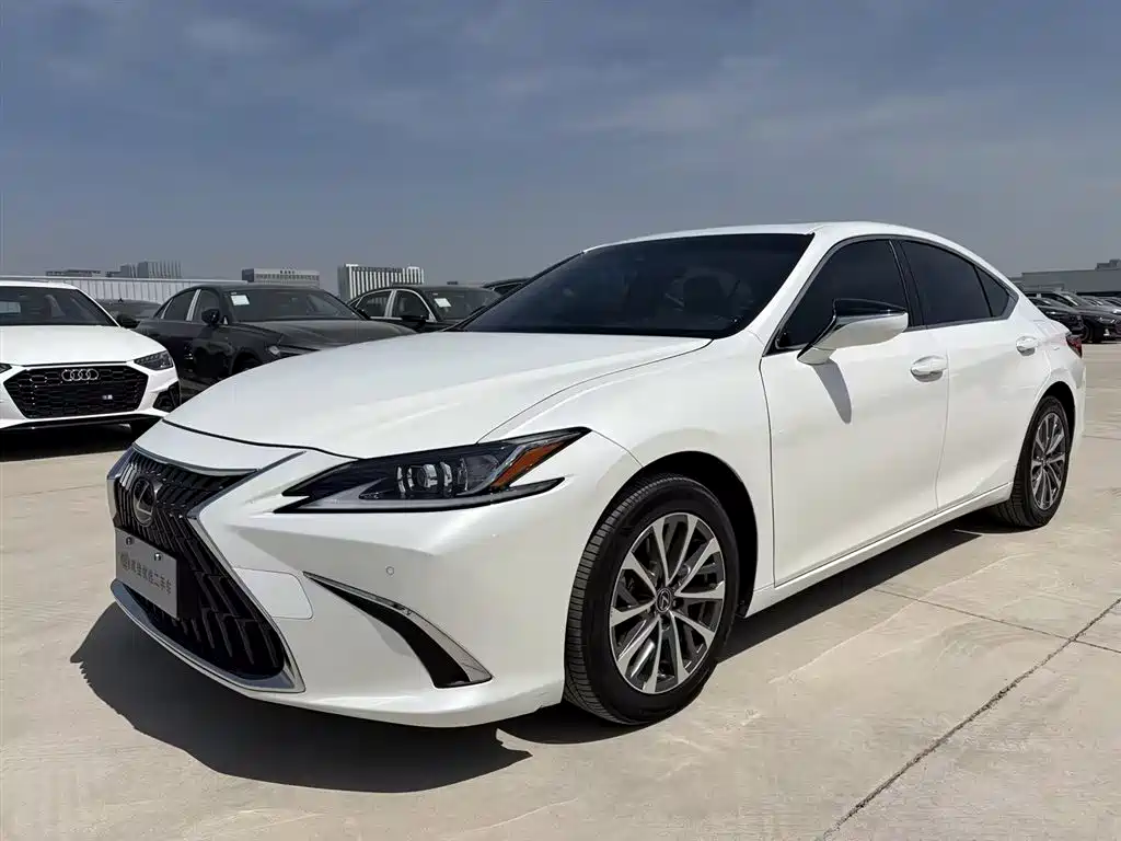 Lexus ES 2022 200 Luxury Edition