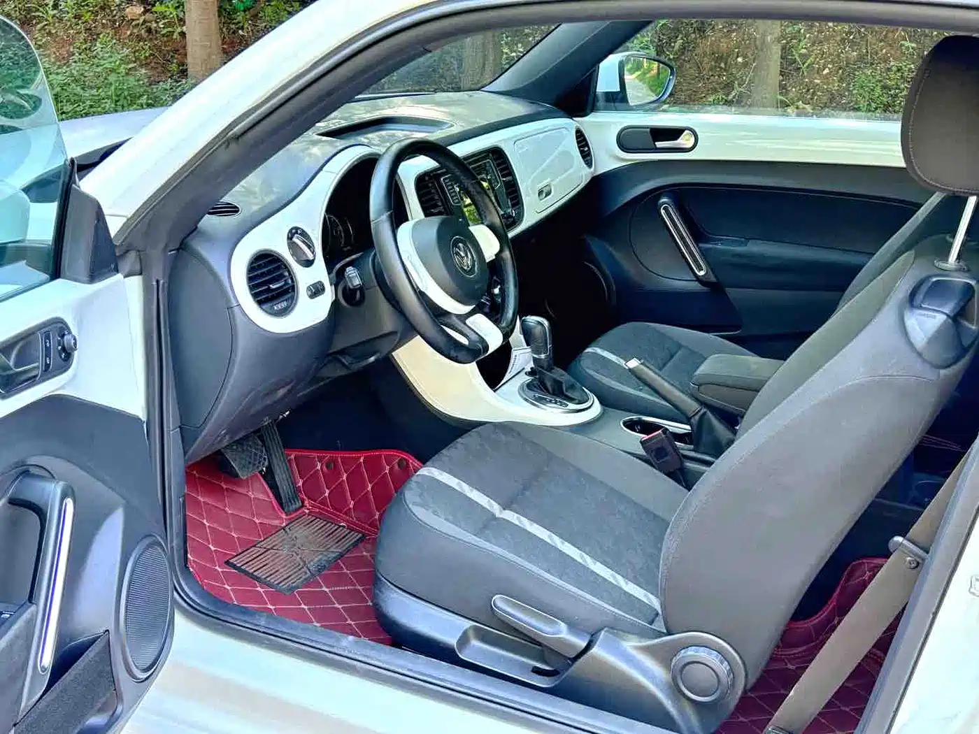 Volkswagen Beetle 2017 180TSI Enjoy фото 9
