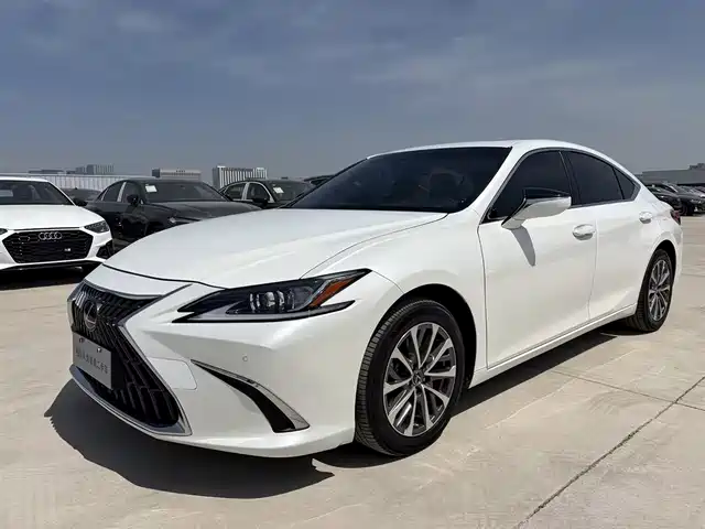 Lexus ES 2022 200 Luxury Edition
