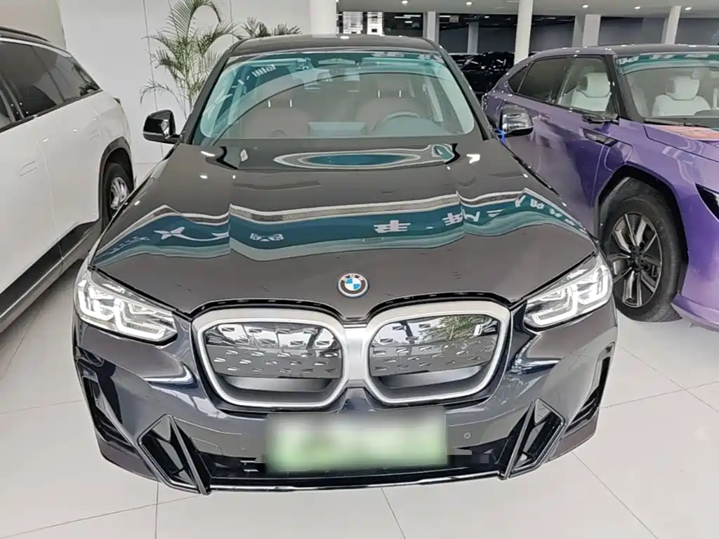 2025 BMW iX3