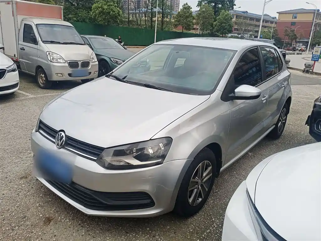 Volkswagen Polo 2016 1.4L Automatic Trend фото 2