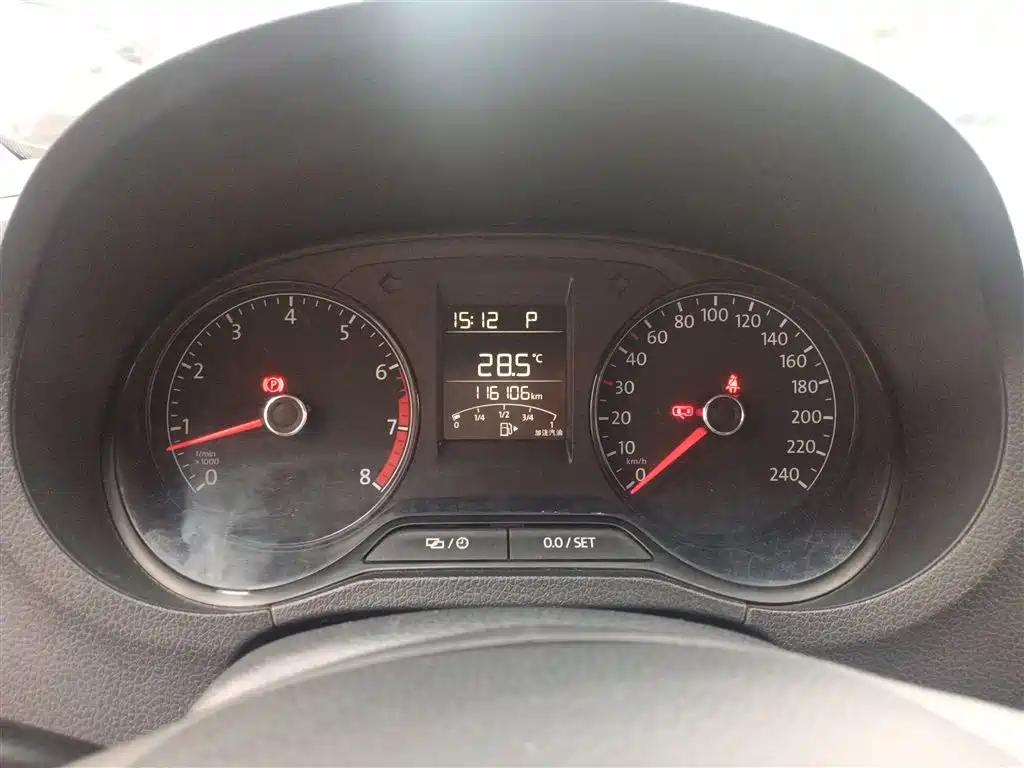Volkswagen Polo 2016 1.4L Automatic Trend фото 12