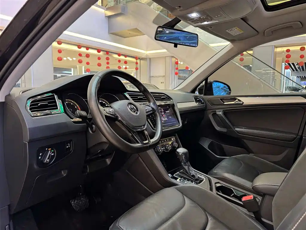 VOLKSWAGEN TIGUAN L