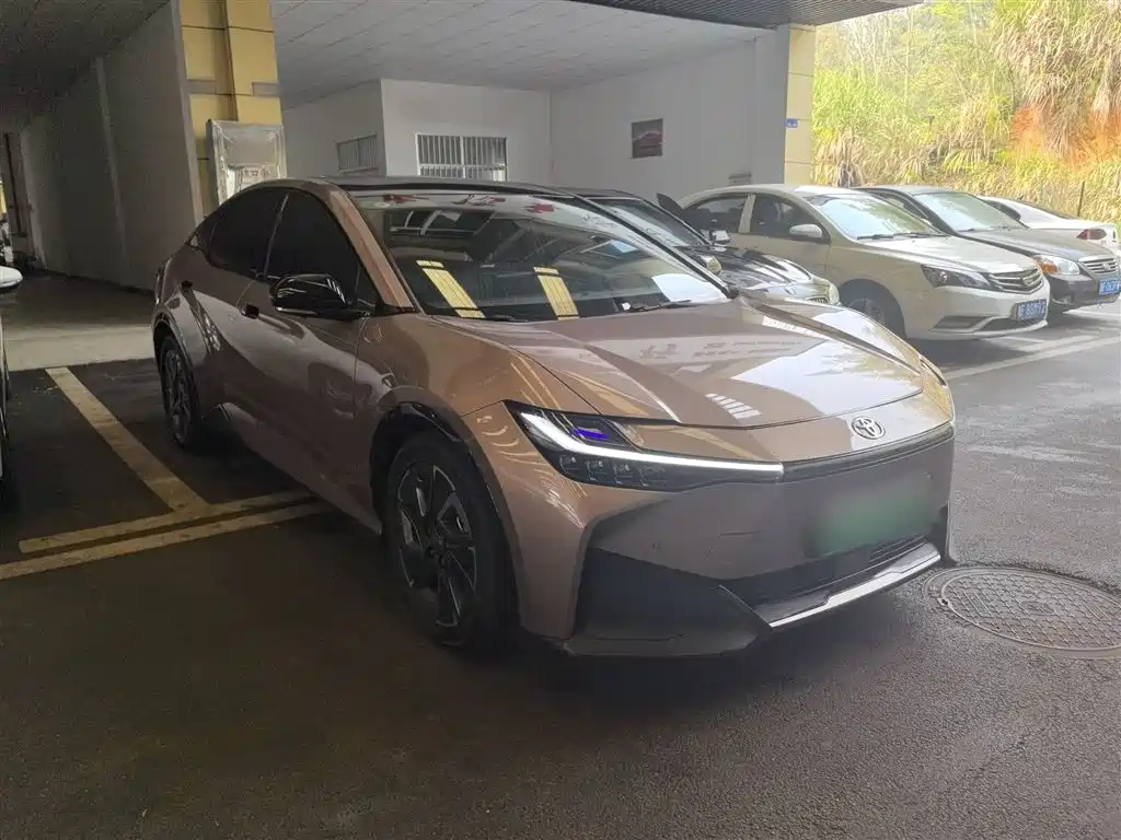 Toyota bZ3 2023 616km Long Range Premium фото 4