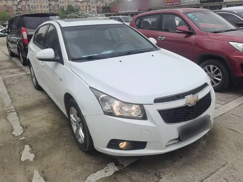 Chevrolet Cruze 2013 Hatchback 1.6L Manual Luxury фото 4