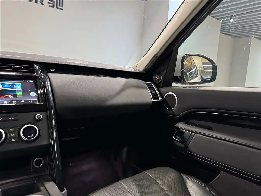 Land Rover Discovery 2018 3.0 SC V6 SE фото 22