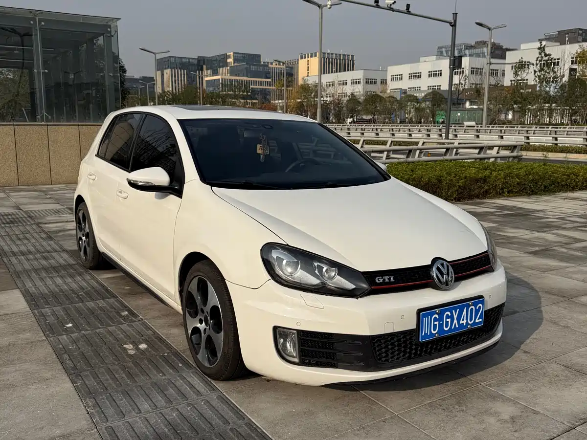 Volkswagen Golf GTI 2012 2.0TSI GTI фото 3
