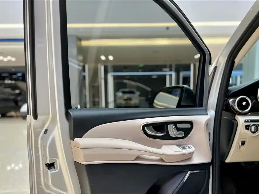 Mercedes-Benz V-Class 2018 V 260 L Premium Long Version China V фото 22