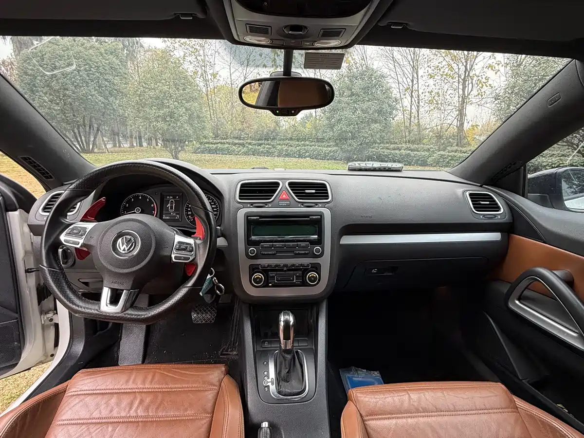 Volkswagen Scirocco 2011 2.0TSI Luxury фото 4
