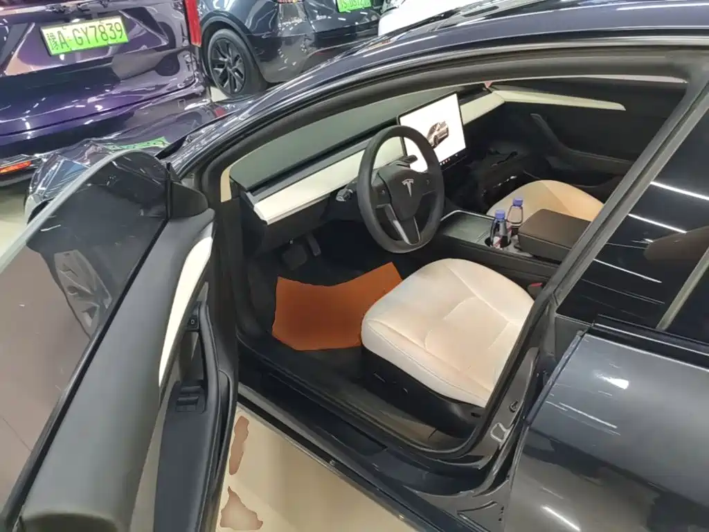 Фото 16 - Tesla Model 3