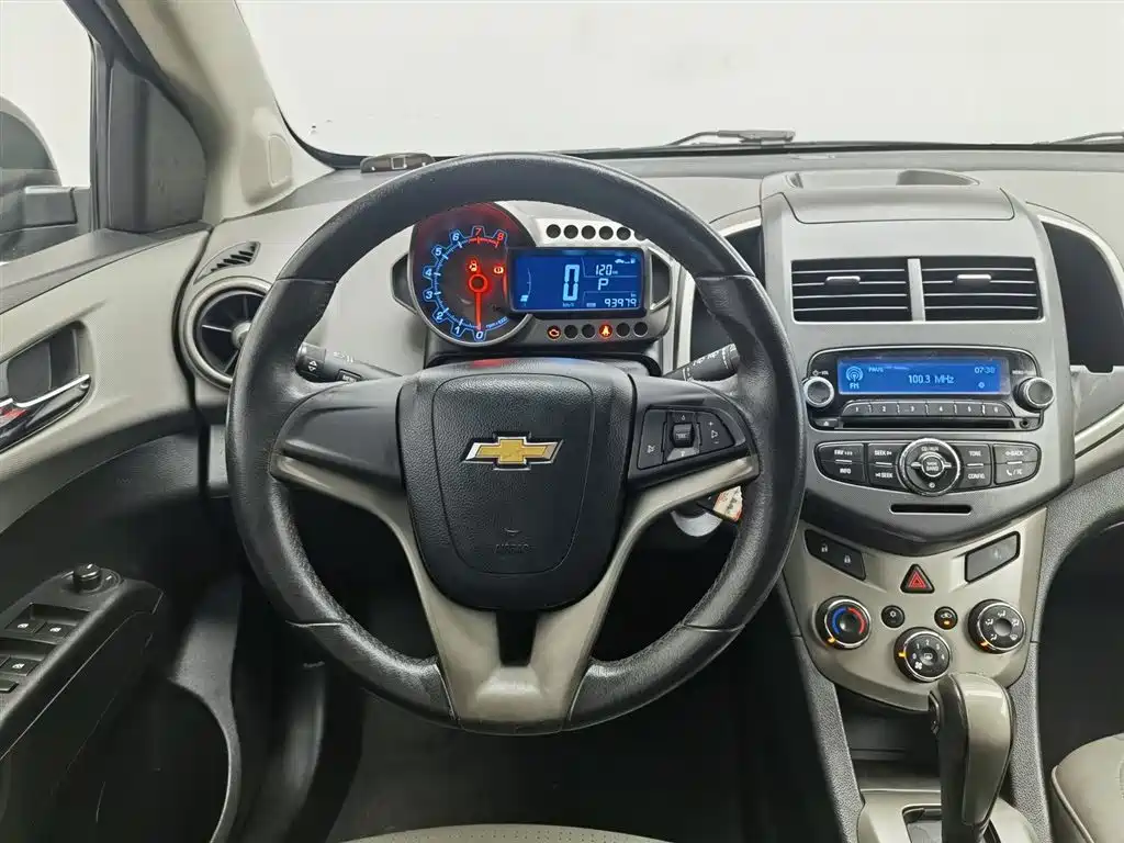 Chevrolet Aveo 2012 2011 Hatchback 1.6L AT SX