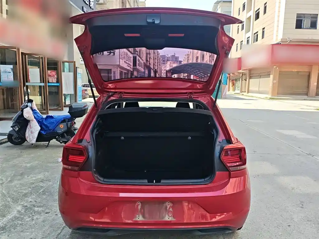 VOLKSWAGEN POLO