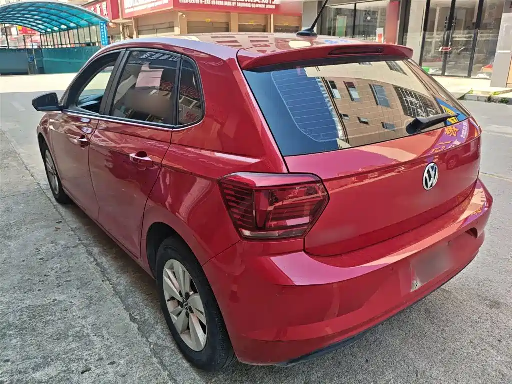 VOLKSWAGEN POLO