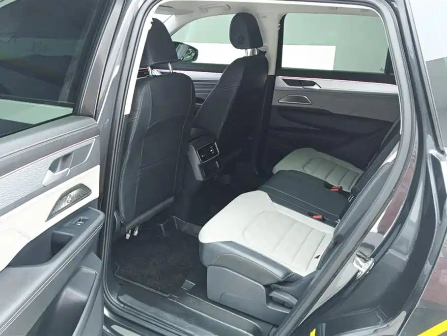 Volkswagen Talagon 2023 330TSI Luxury Touring Edition фото 11