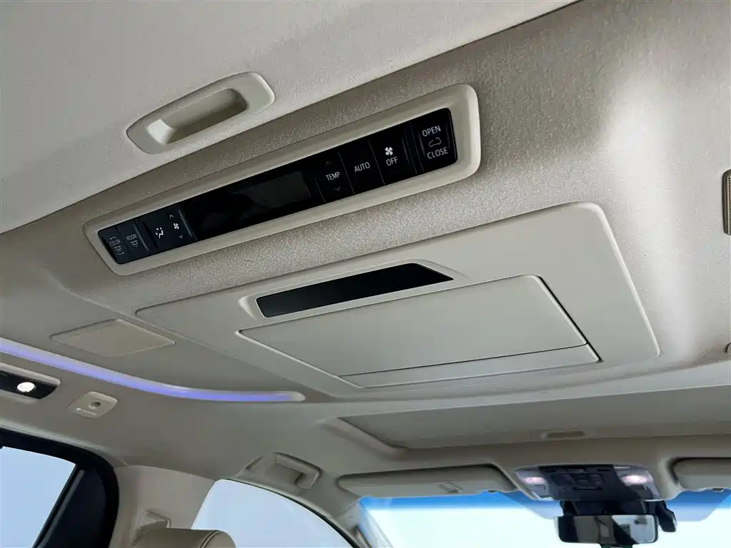 Toyota Alphard 2021 Hybrid 2.5L Luxury фото 29