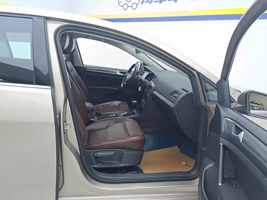 Volkswagen Golf 2016 230TSI Automatic Comfort фото 8