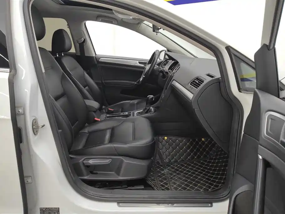 Volkswagen Golf 2020 Beloved Edition 280TSI DSG Comfort фото 8
