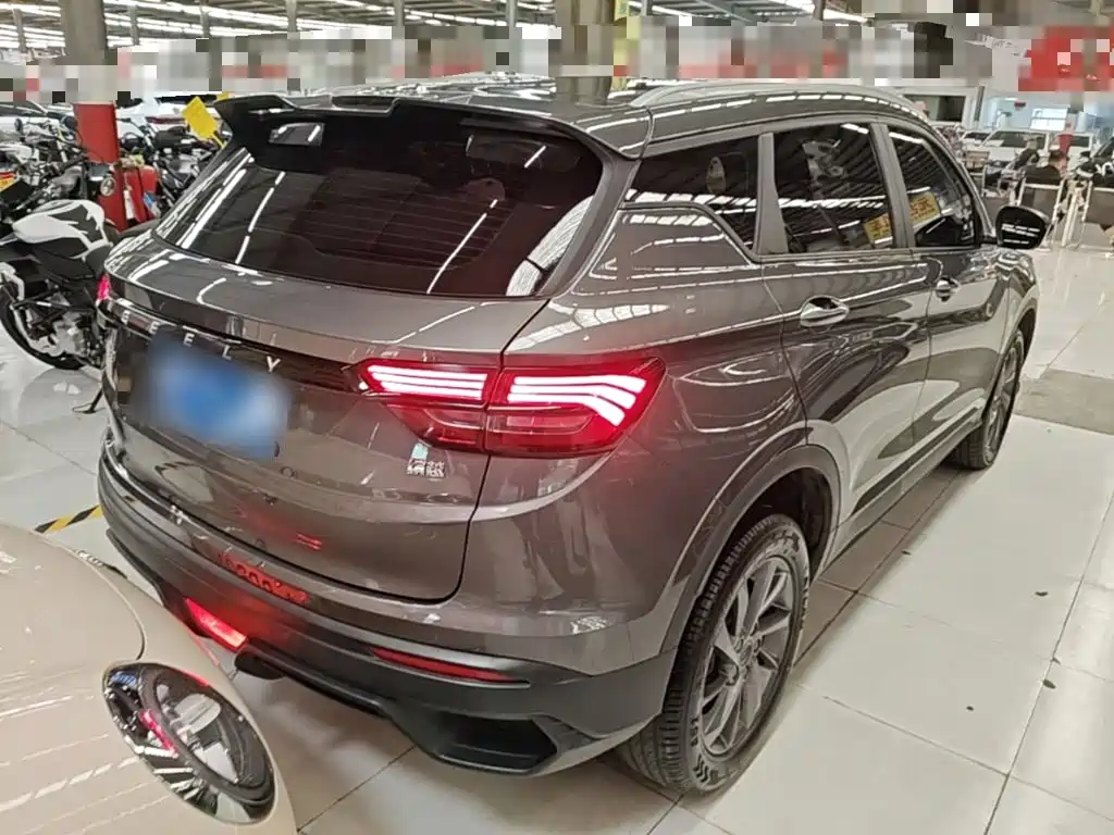 Фото 7 - Geely Coolray