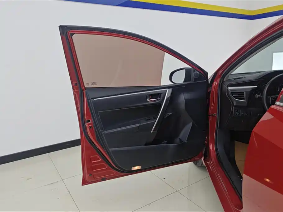 Toyota Corolla 2014 1.6L CVT GL-i Leather Edition фото 7