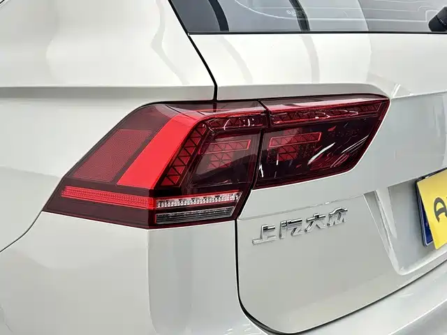 Фото 18 - Volkswagen Tiguan L